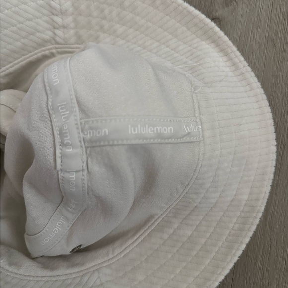 🧢 Lululemon White Corduroy Bucket Hat - Picture 3 of 3